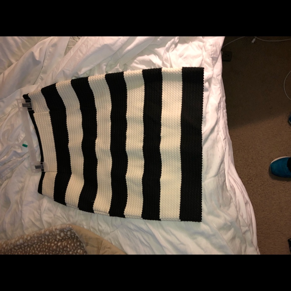Black white striped pencil skirt
